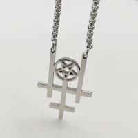 Trifixion /Pendant/